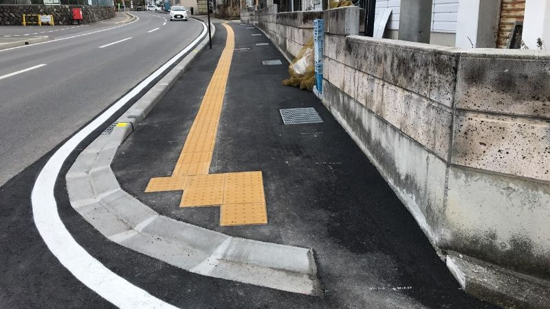 作り直された歩道の写真